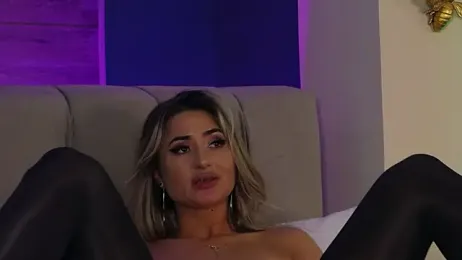 LoraDevine webcam model stream image
