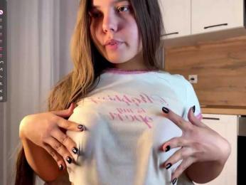 LunaHurt webcam model stream image