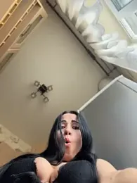 CrazzyChicks webcam model stream image