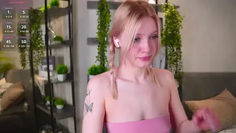 EdlaHewell webcam stripchat model stream image