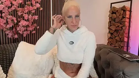 Lara-CumKitten webcam model stream image