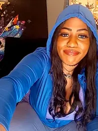 AmazonianMistress webcam model stream image