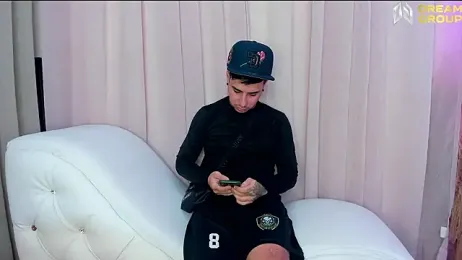 Yourslust_ webcam model stream image