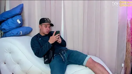 Yourslust_ webcam model stream image