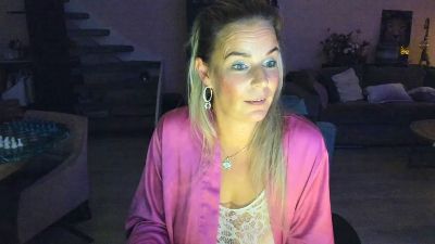 MrsAurora webcam model stream image
