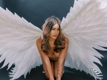 EllaBrown webcam model stream image