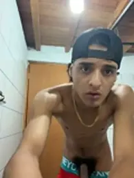 Maximo_Juli webcam model stream image