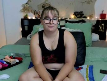 ElvinnaLaFrancaise webcam model stream image