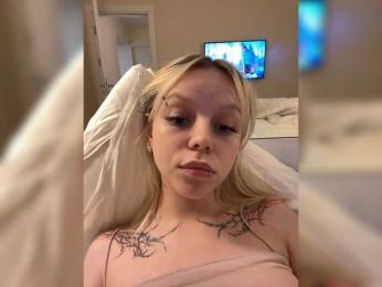 Vikamoon webcam model stream image