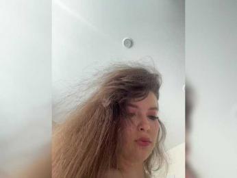 YourLadyyy webcam model stream image