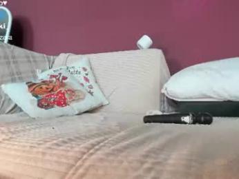 honey_pinkgreen webcam model stream image