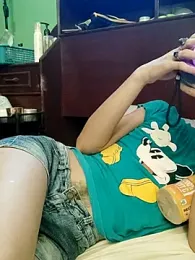 QueenSoreal webcam model stream image