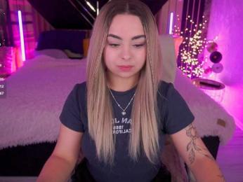 SusieWood webcam model stream image