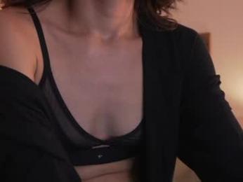 ellelure_ webcam model stream image