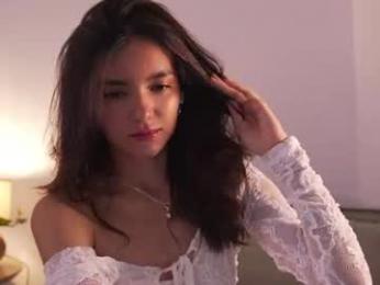 ellelure_ webcam model stream image