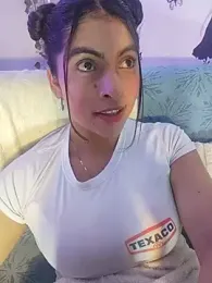 Fox_Roxxan webcam model stream image
