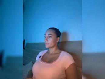 QWEENII webcam bongacams model stream image