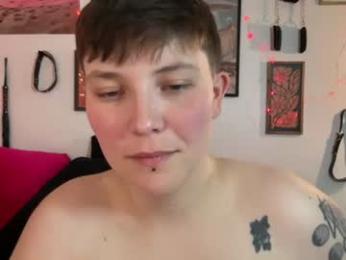 mostlyylesbian webcam preview