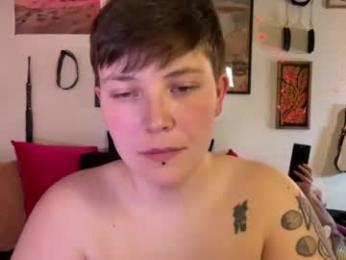 mostlyylesbian webcam model stream image