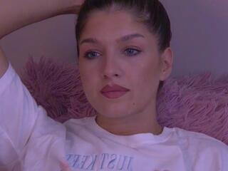 Ova Parlow webcam model stream image