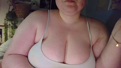 Queennie webcam model stream image