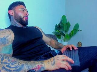 Aless Rose webcam model stream image