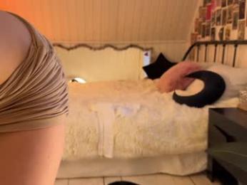 uwunikaa webcam model stream image