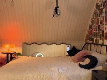 uwunikaa webcam model stream image