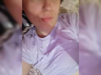 Ilona-9 webcam bongacams model stream image