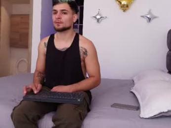 aron_santoro1 webcam model stream image