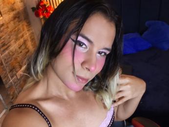 LeonBoom webcam model stream image