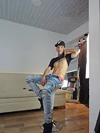 Darwinstark_ webcam model stream image