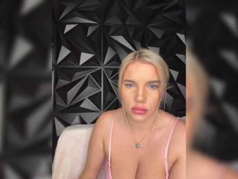 LYALYAtop webcam model stream image
