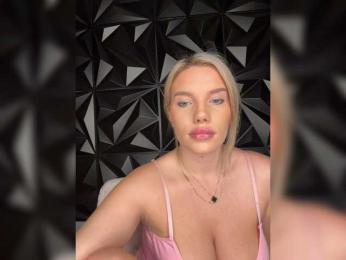 LYALYAtop webcam bongacams model stream image