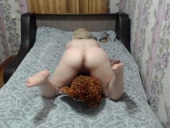 CrazzyBitch webcam model stream image