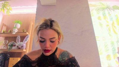 ZihaAdams_ webcam model stream image