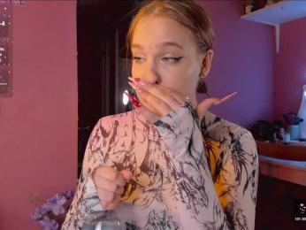 CarolineLovers webcam model stream image