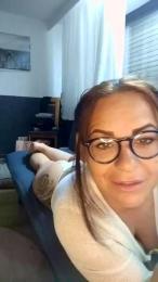 Moomyhot40 webcam model stream image