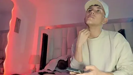 LoganTwink18 webcam model stream image