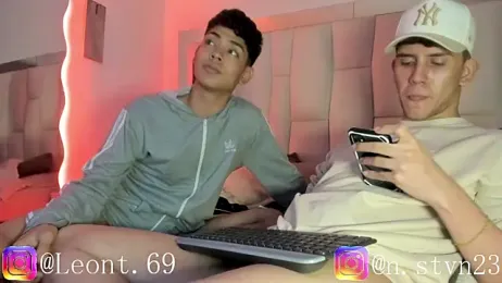 LoganTwink18 webcam model stream image