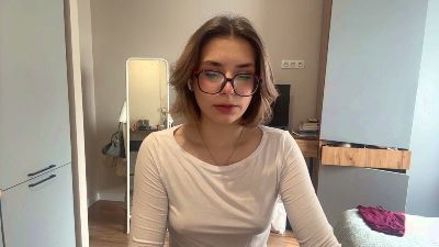 LaureneCables webcam model stream image