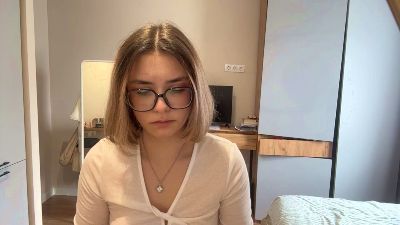 LaureneCables webcam model stream image