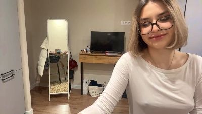 LaureneCables webcam model stream image