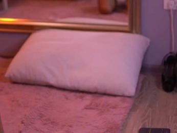 MilaKade webcam model stream image