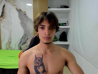 Kenshi Roa webcam model stream image