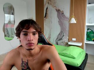 Kenshi Roa webcam model stream image