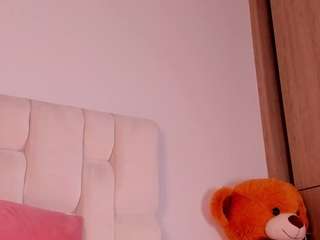 kikievega webcam camsoda model stream image