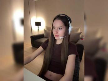 whiteTEA webcam bongacams model stream image