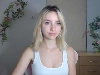 lucialittle webcam model stream image
