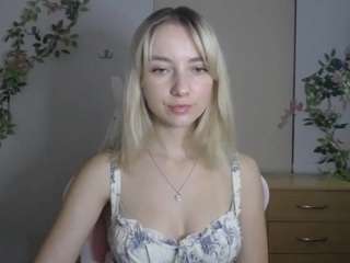 lucialittle webcam model stream image